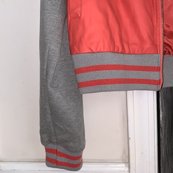 Red & gray jacket - Picture 3 of 6